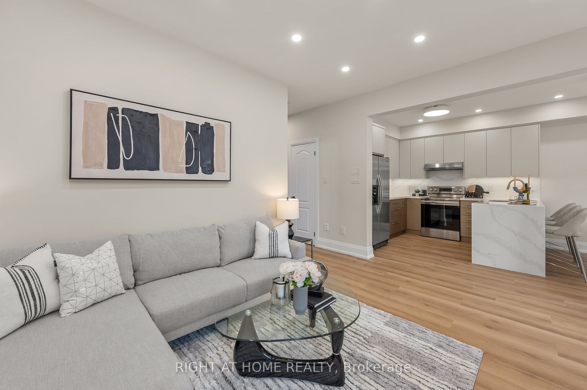 255 Queen Filomena Ave Property Photo 31