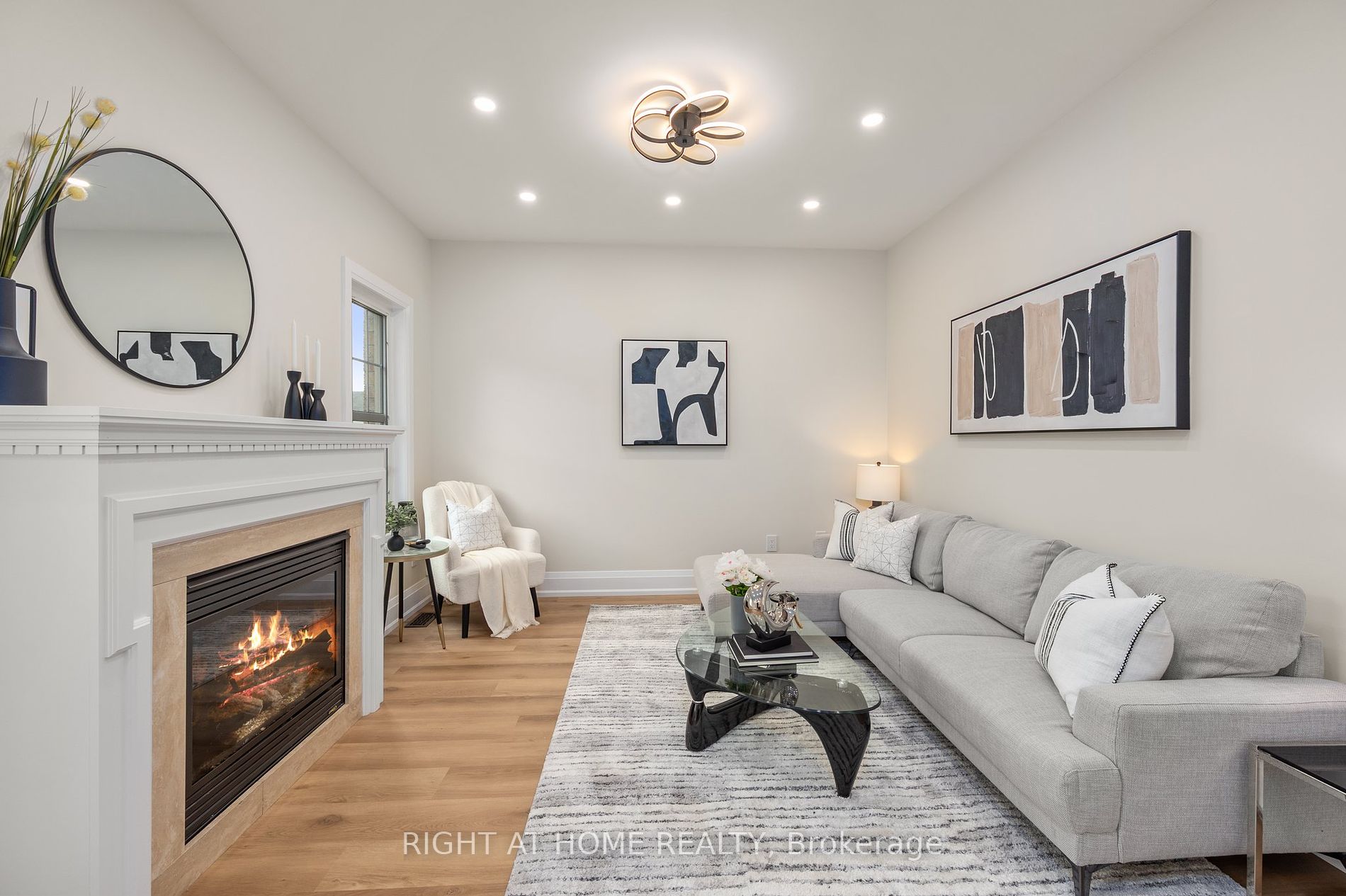 255 Queen Filomena Ave Property Photo 32