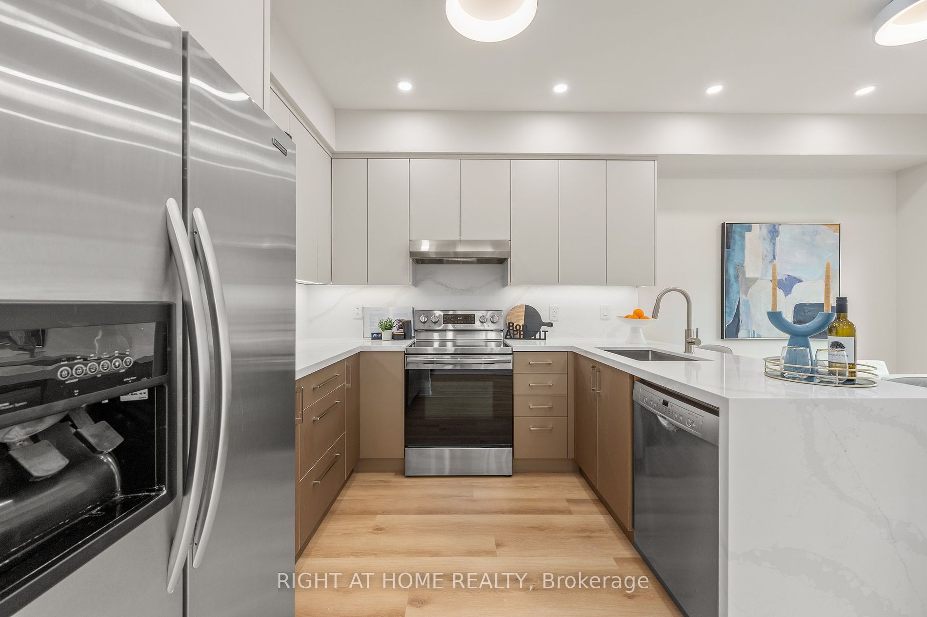 255 Queen Filomena Ave Property Photo 33
