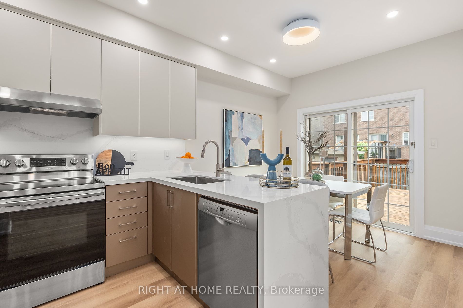 255 Queen Filomena Ave Property Photo 34
