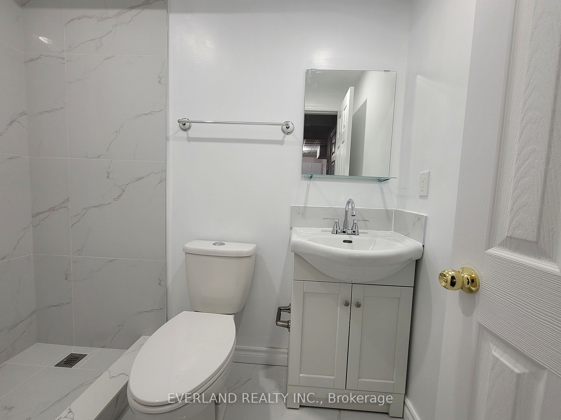 221 Knapton Dr Property Photo 2