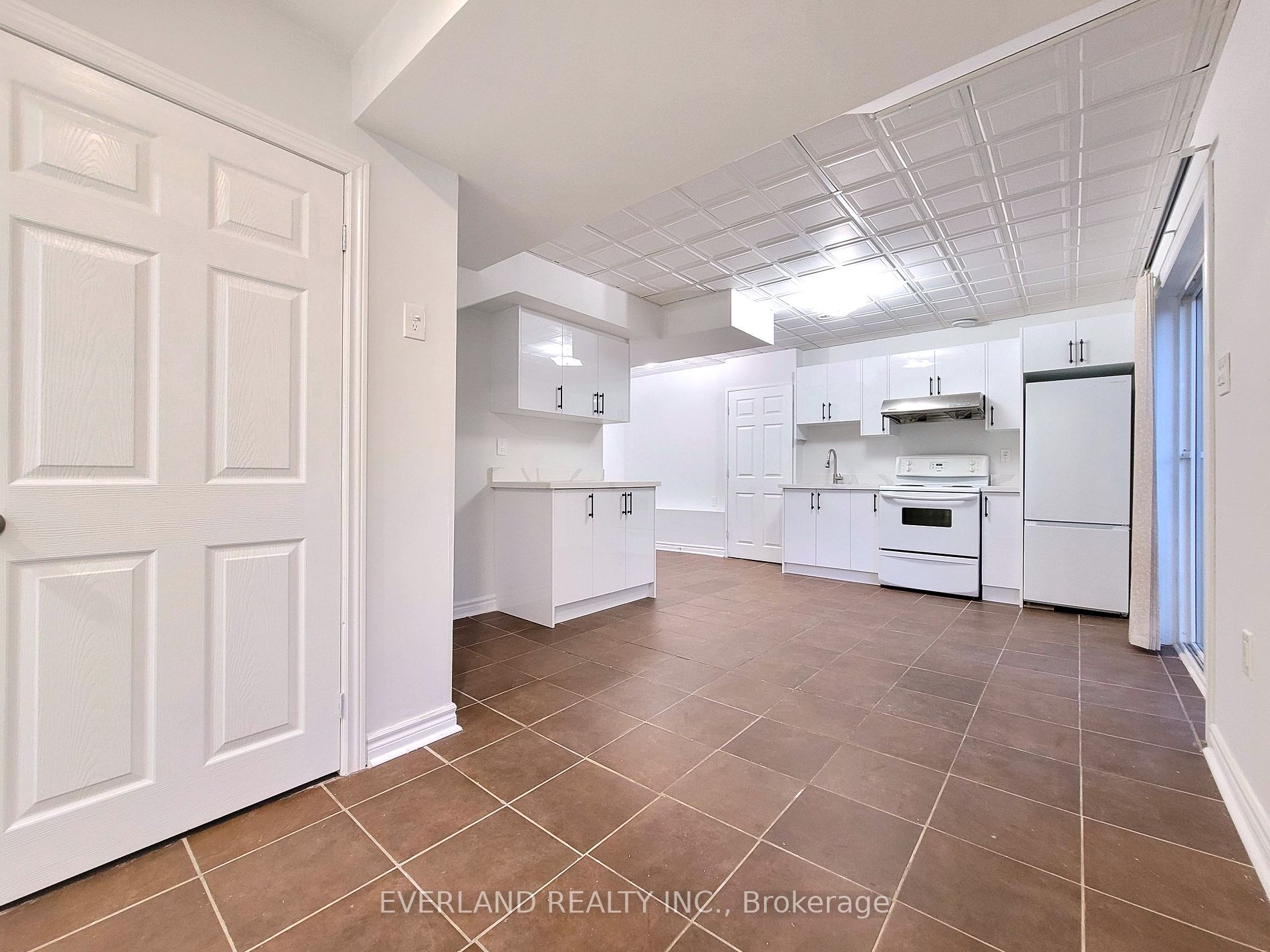 221 Knapton Dr Property Photo 6