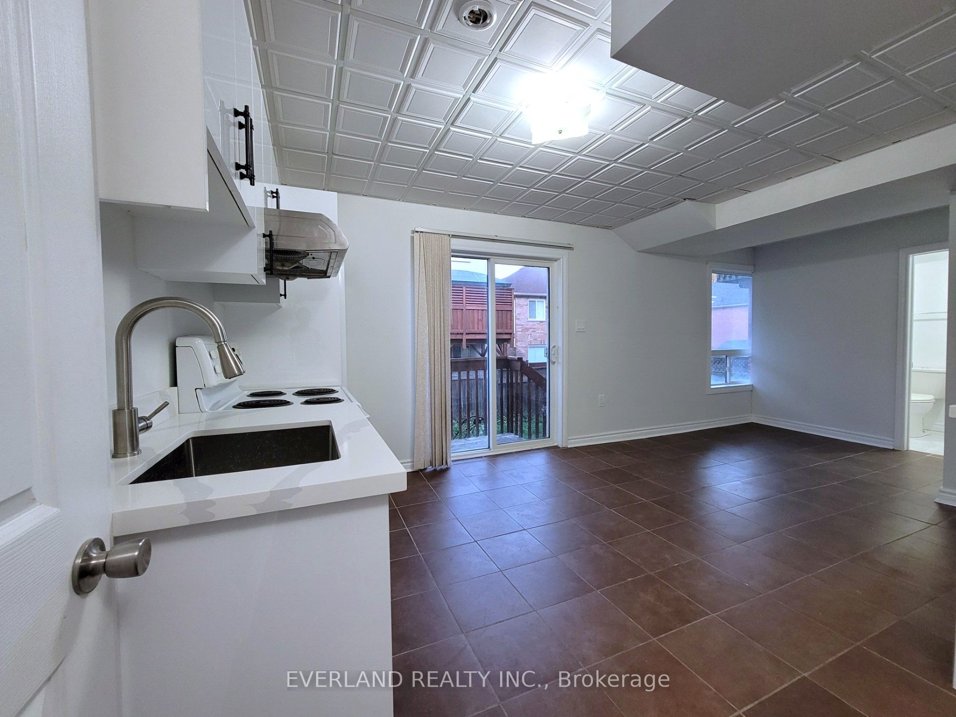 221 Knapton Dr Property Photo 8