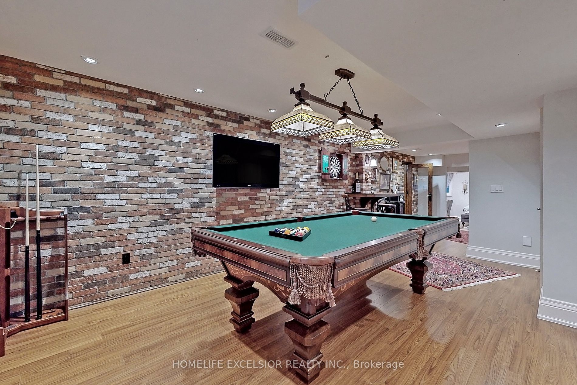 141 Cambridge Cres Property Photo 28