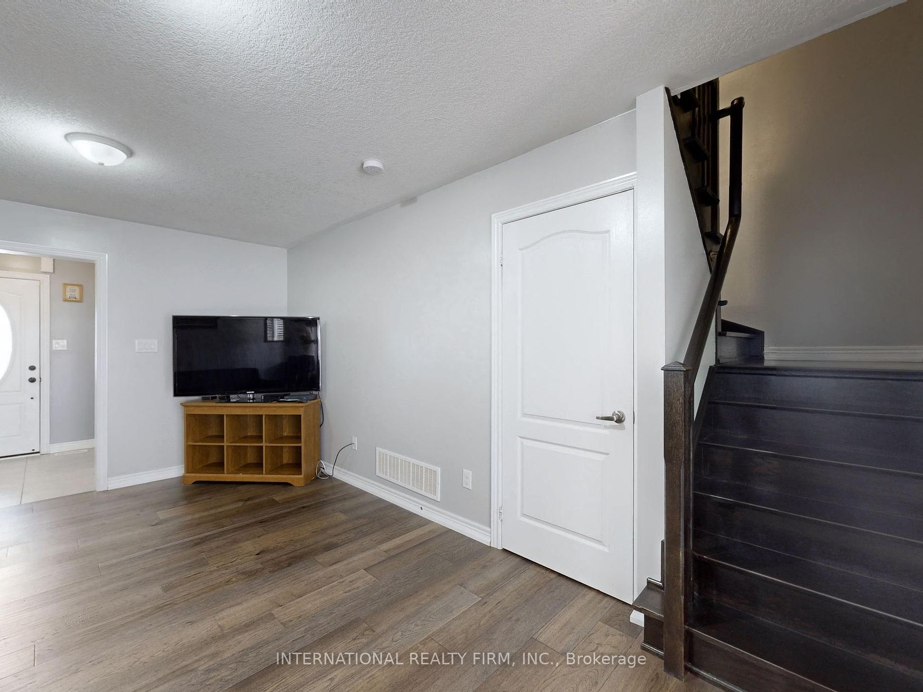 110 Swenson St Property Photo 11