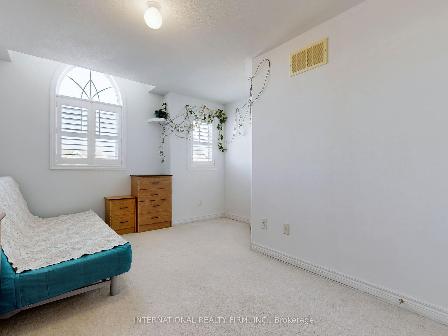110 Swenson St Property Photo 21