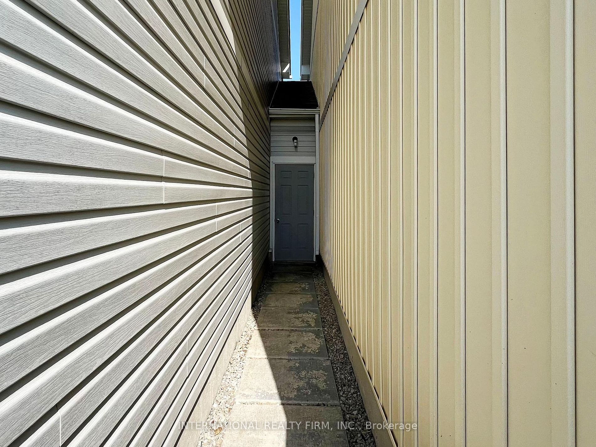110 Swenson St Property Photo 33
