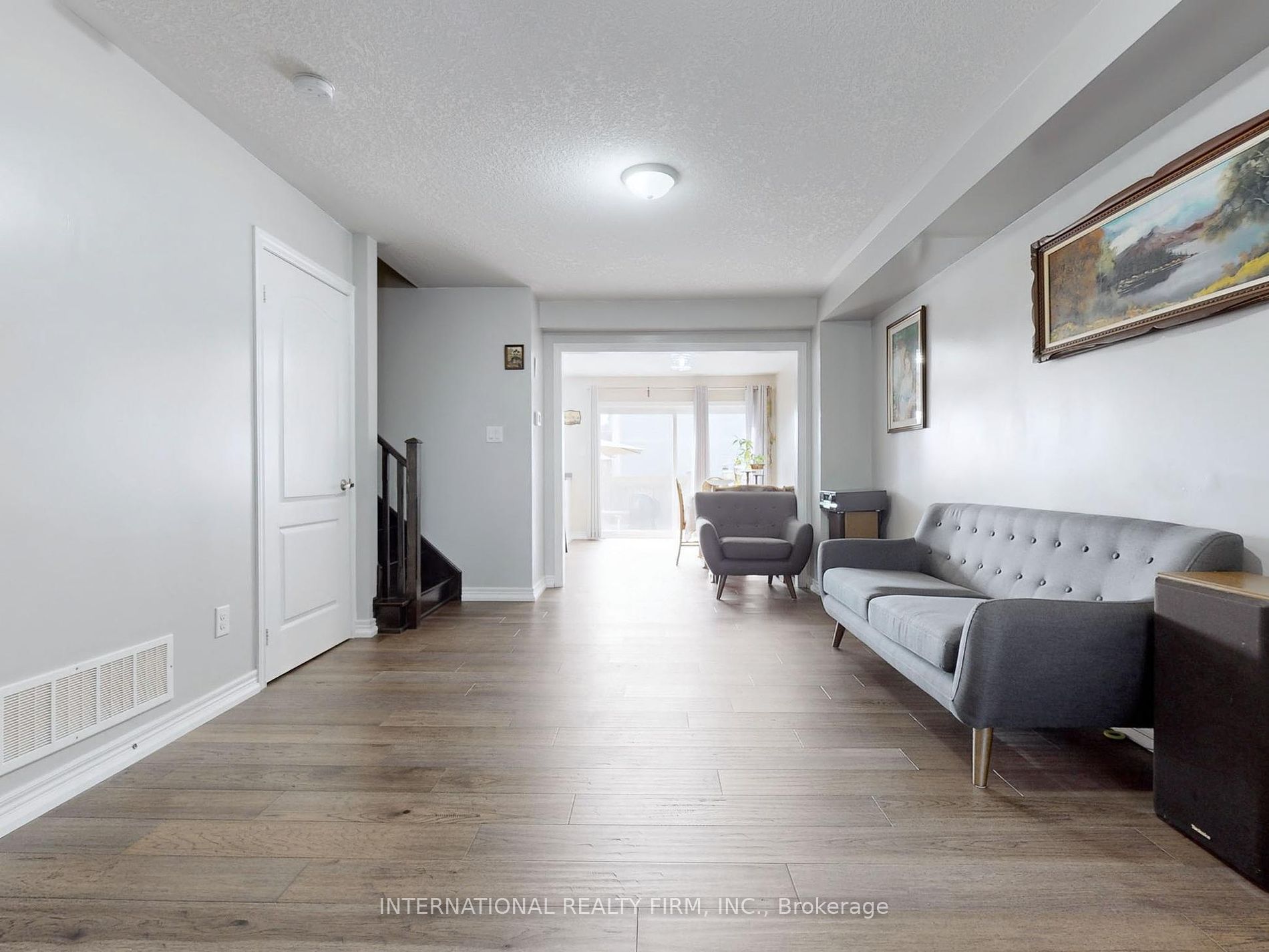 110 Swenson St Property Photo 36