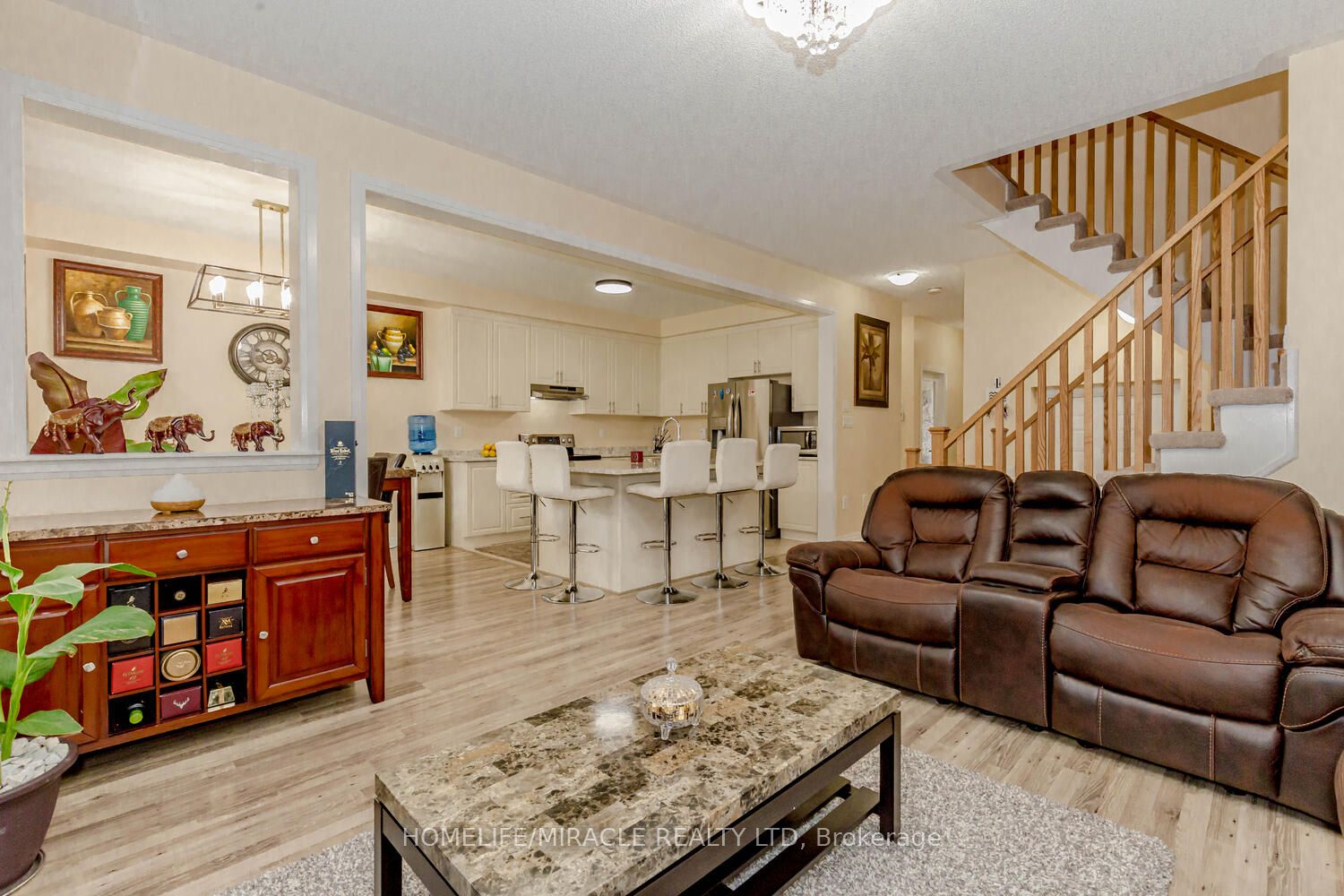 124 Casserley Cres Property Photo 3