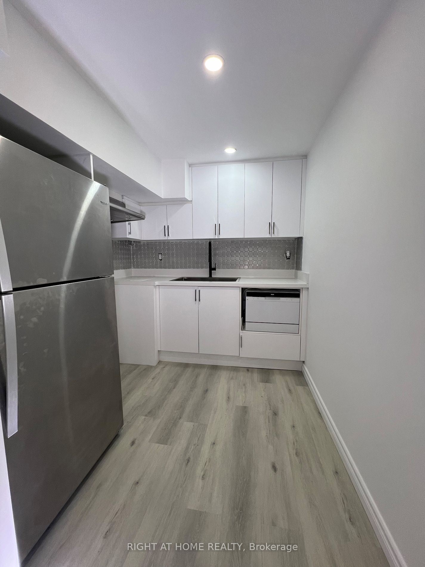 41 Portage Ave Property Photo 3