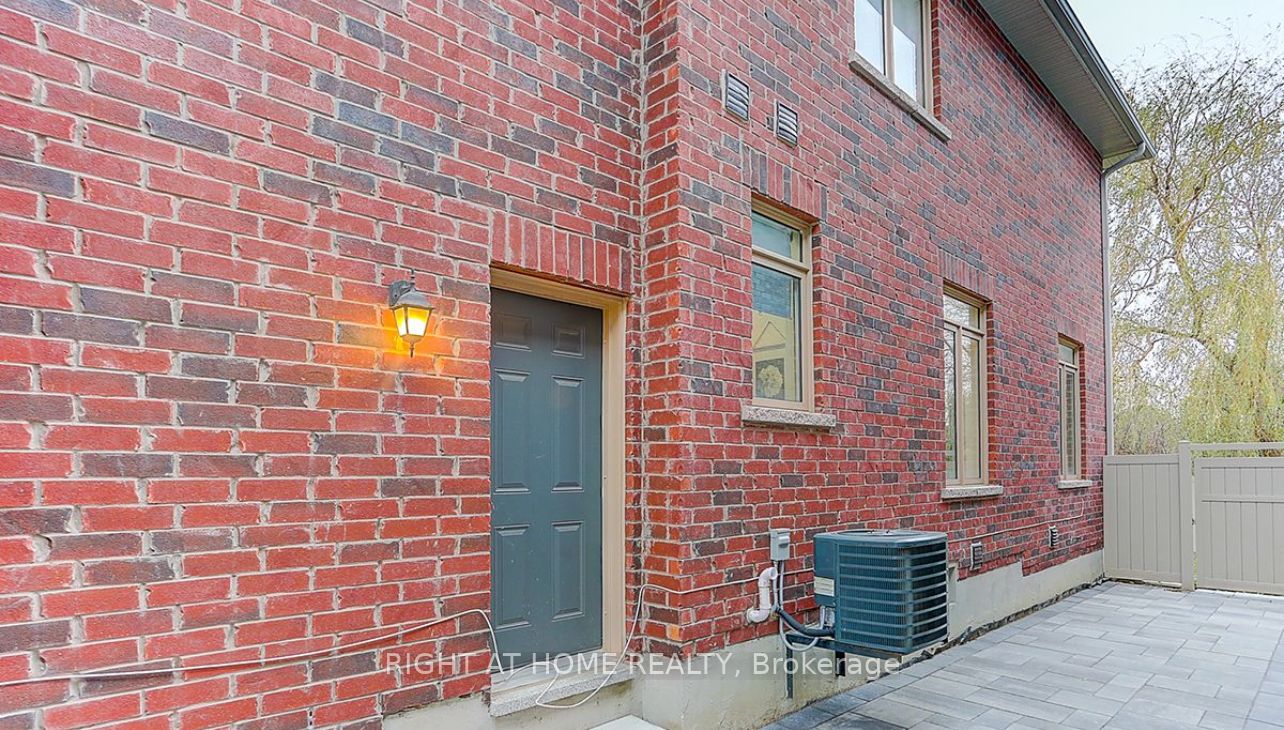 41 Portage Ave Property Photo 4