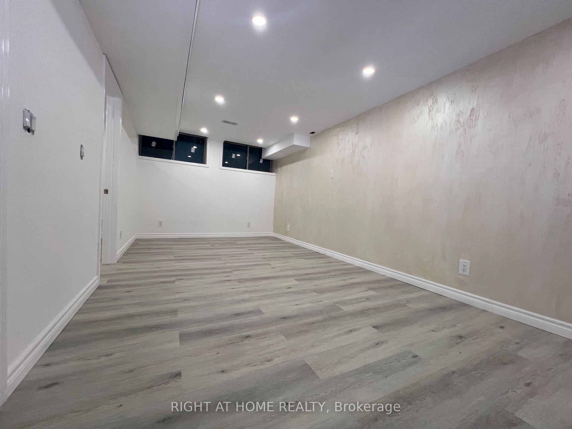 41 Portage Ave Property Photo 6