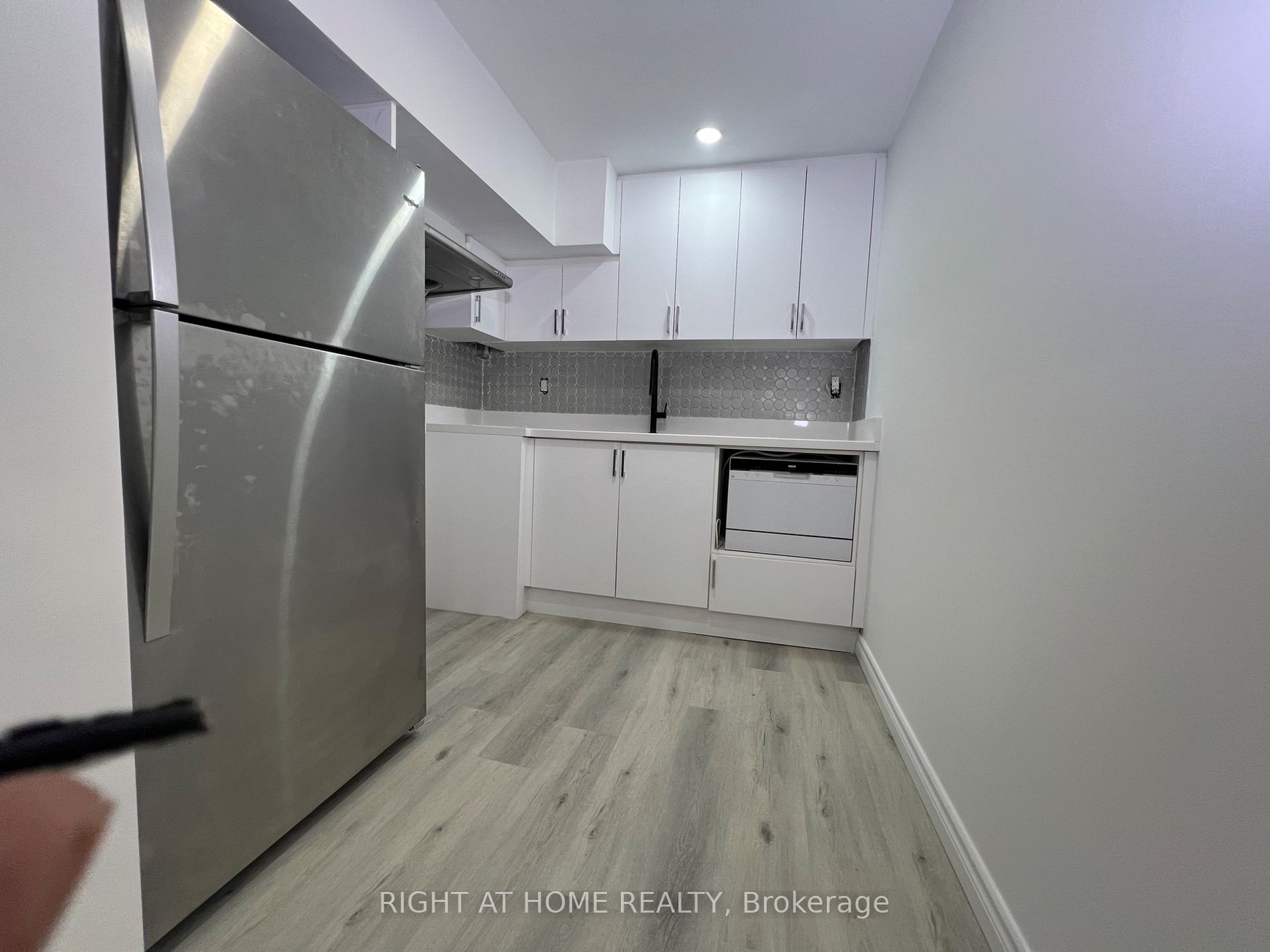 41 Portage Ave Property Photo 7