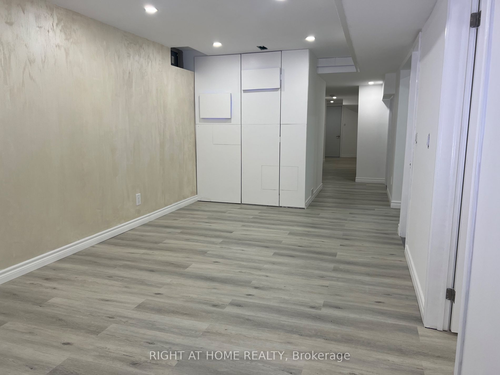41 Portage Ave Property Photo 9