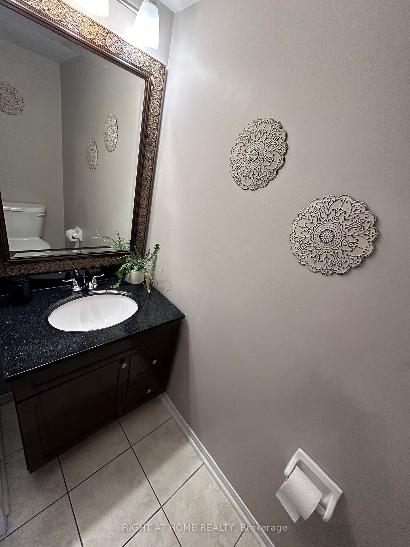 165 Fieldstone Dr E 3 Property Photo 2