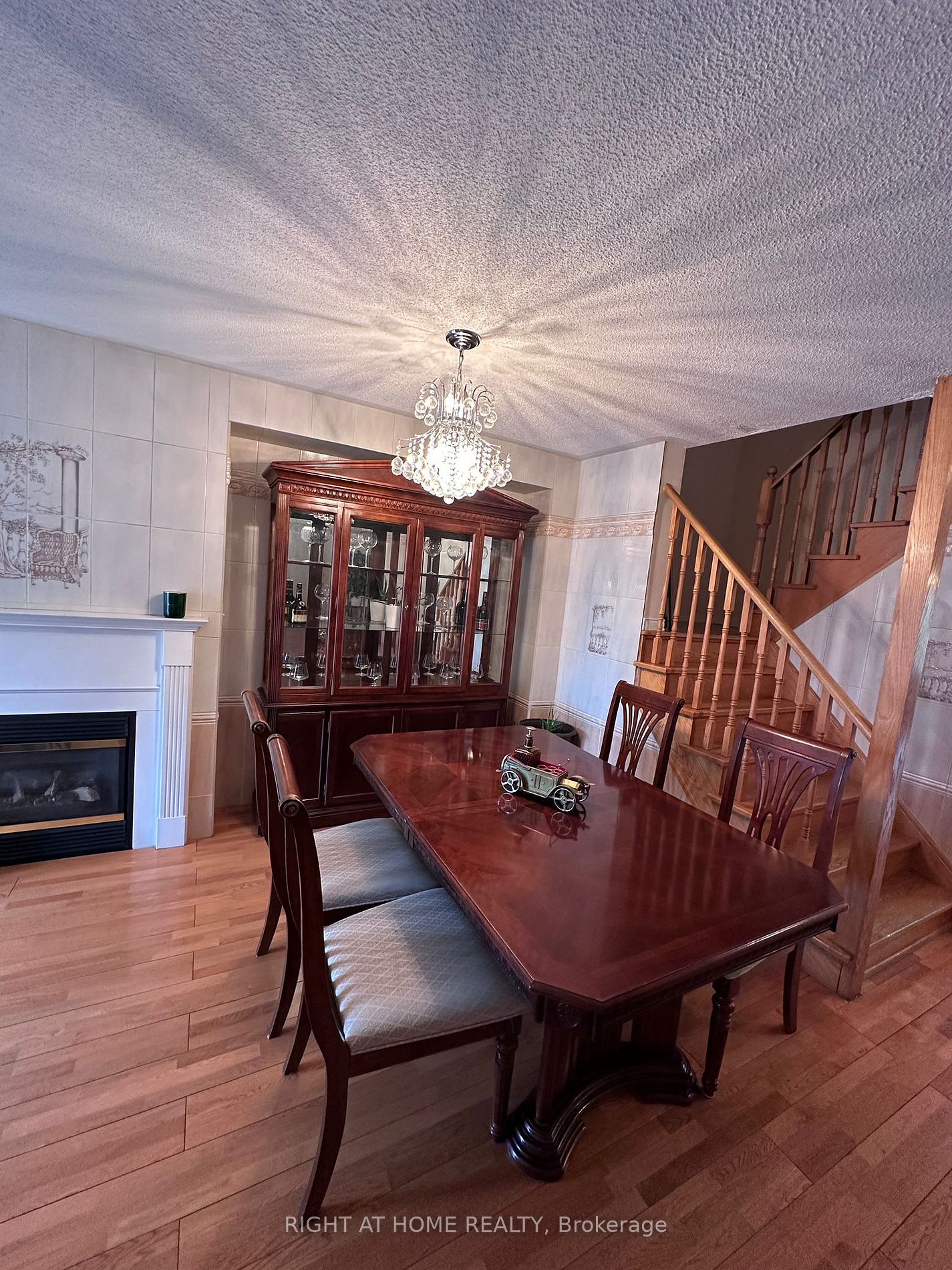 165 Fieldstone Dr E 3 Property Photo 6