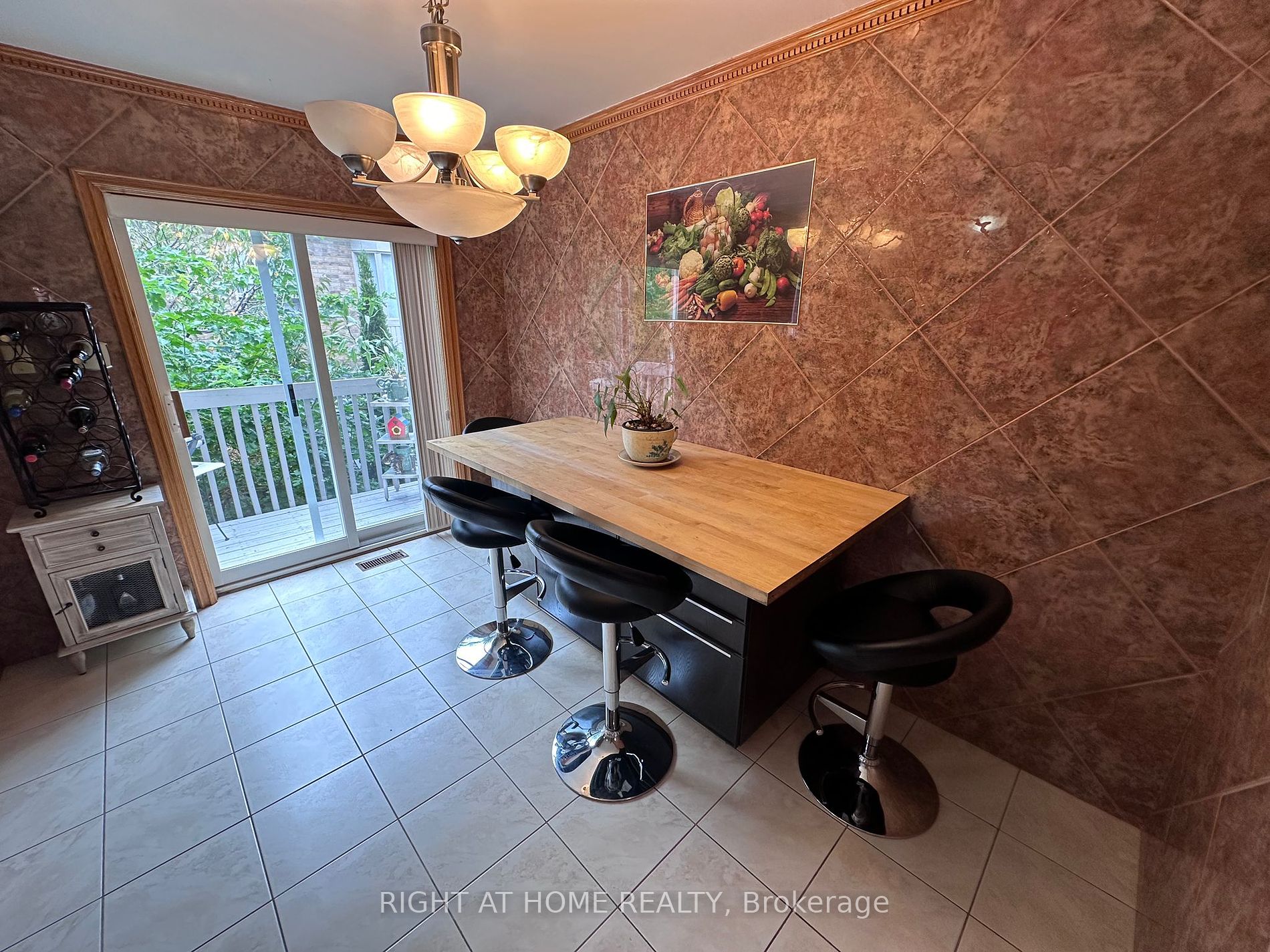 165 Fieldstone Dr E 3 Property Photo 32