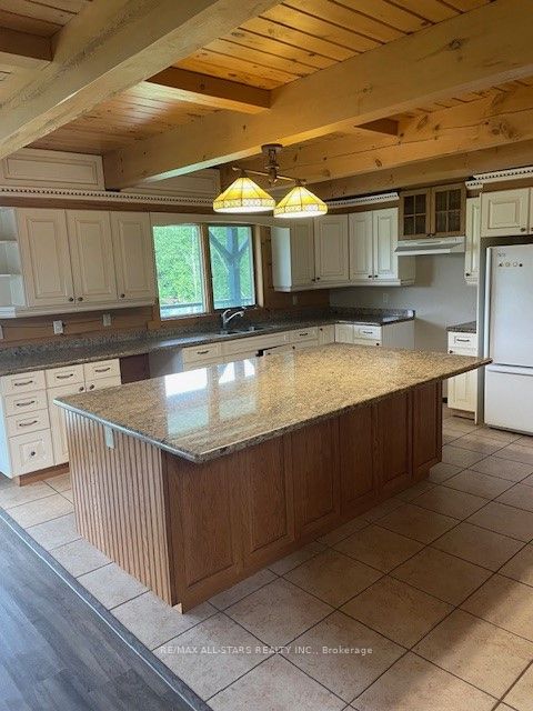 3913 Vivian Road Property Photo 3