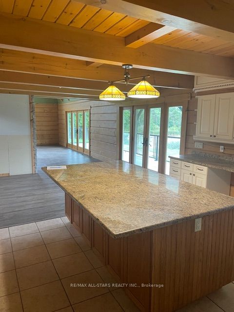 3913 Vivian Road Property Photo 4