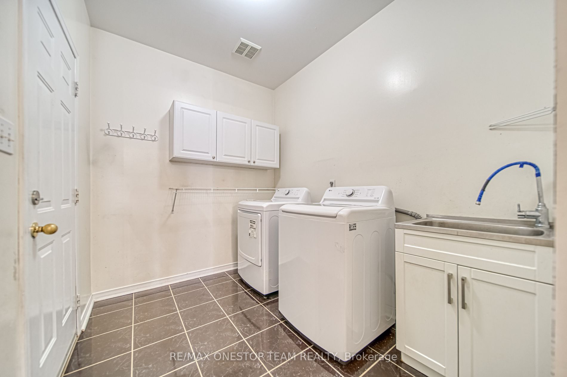 9 Beckstead St Property Photo 8