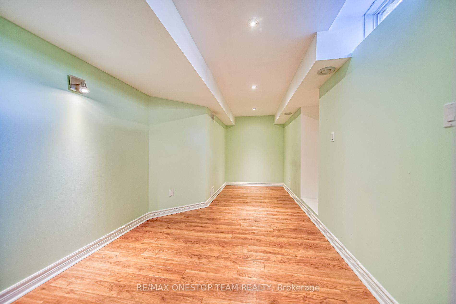 9 Beckstead St Property Photo 30