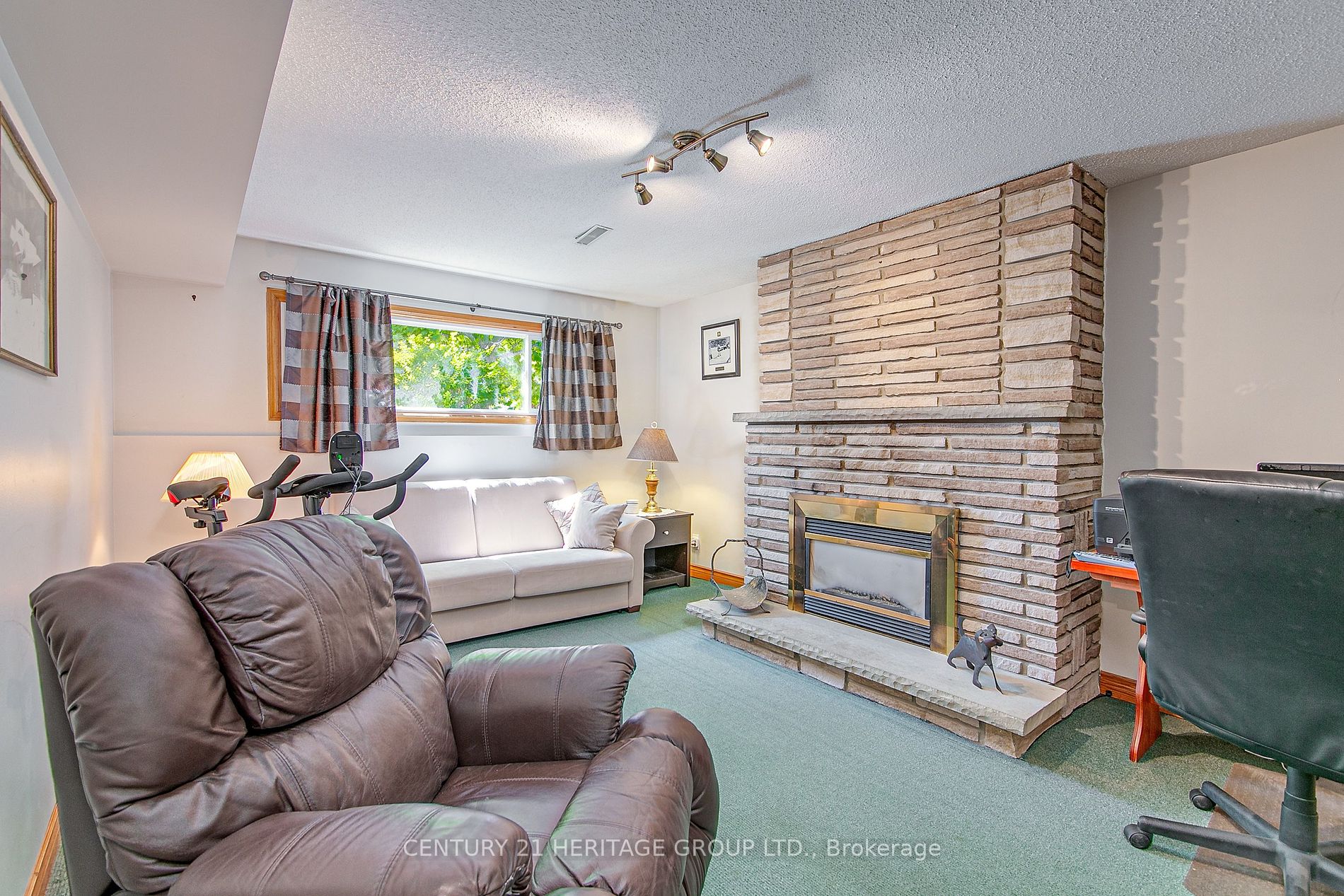 484 Maplegrove Ave Property Photo 7