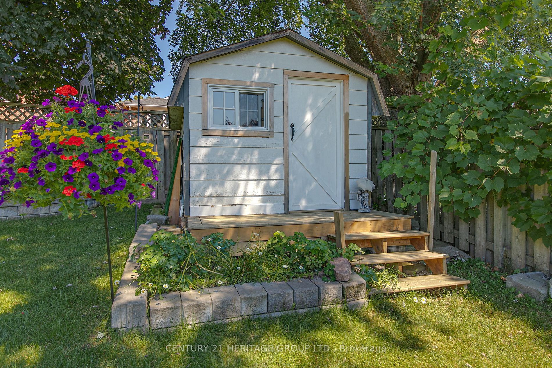 484 Maplegrove Ave Property Photo 16