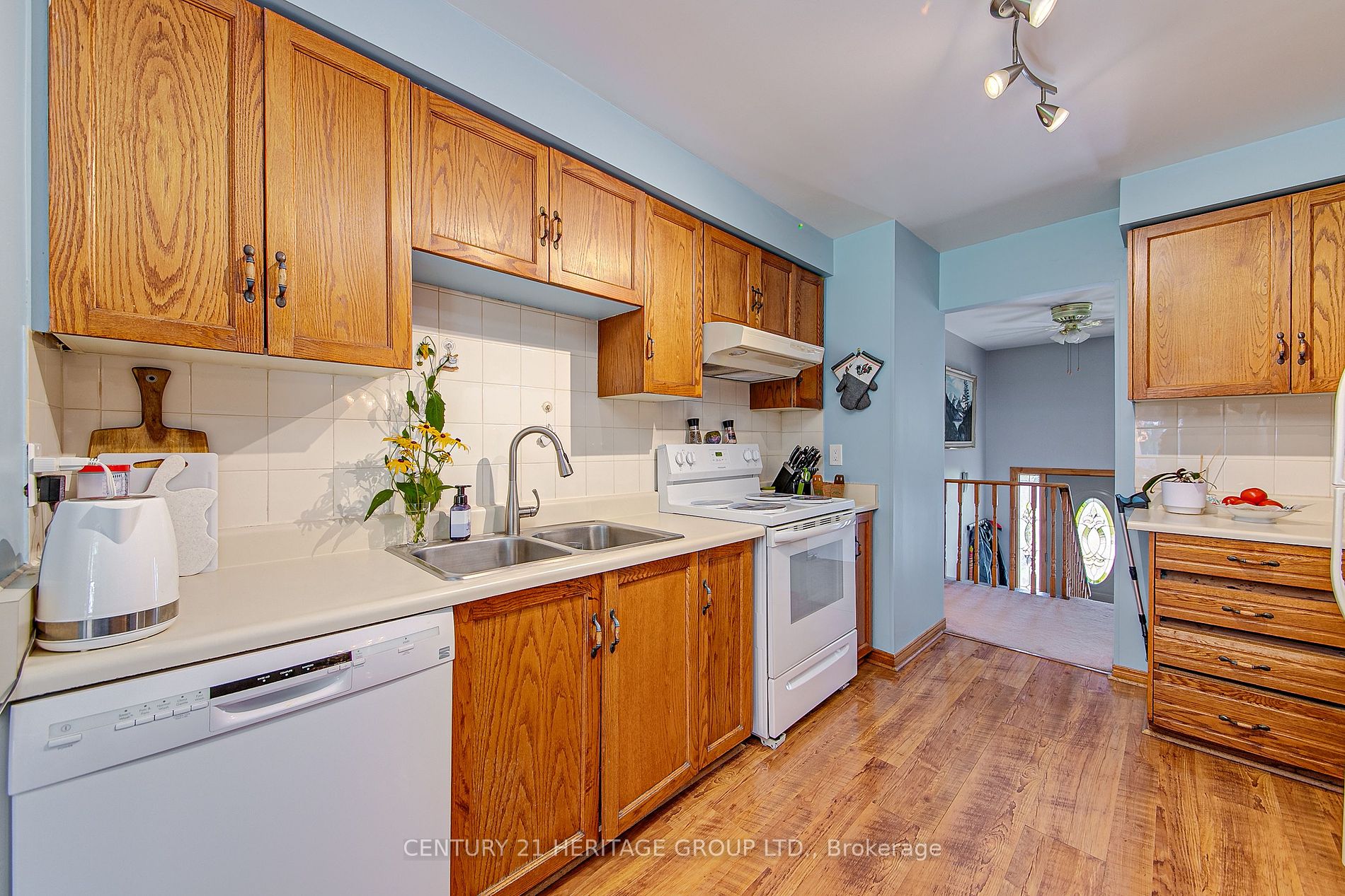 484 Maplegrove Ave Property Photo 22