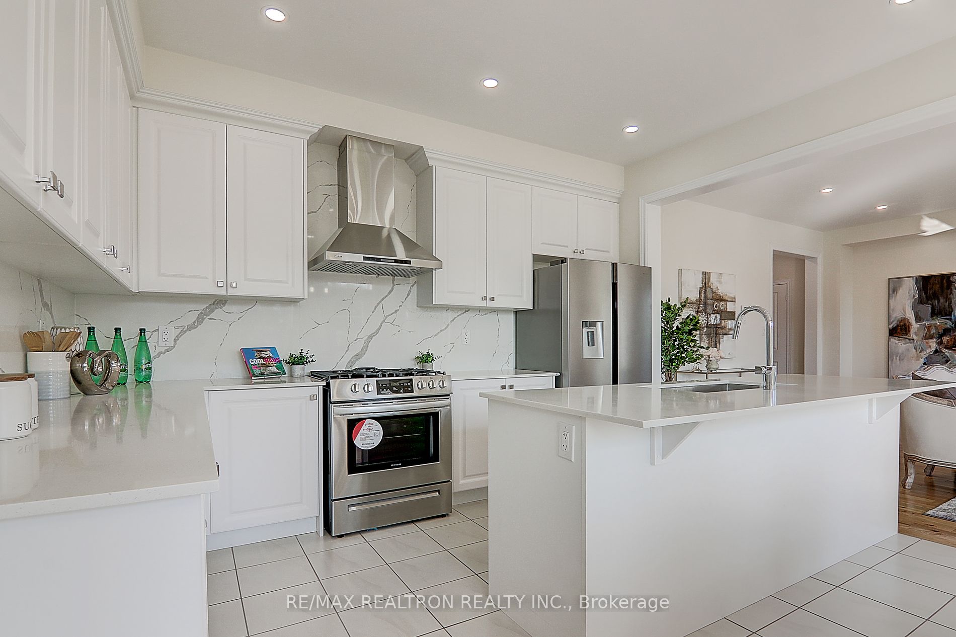 175 Bawden Dr Property Photo 6