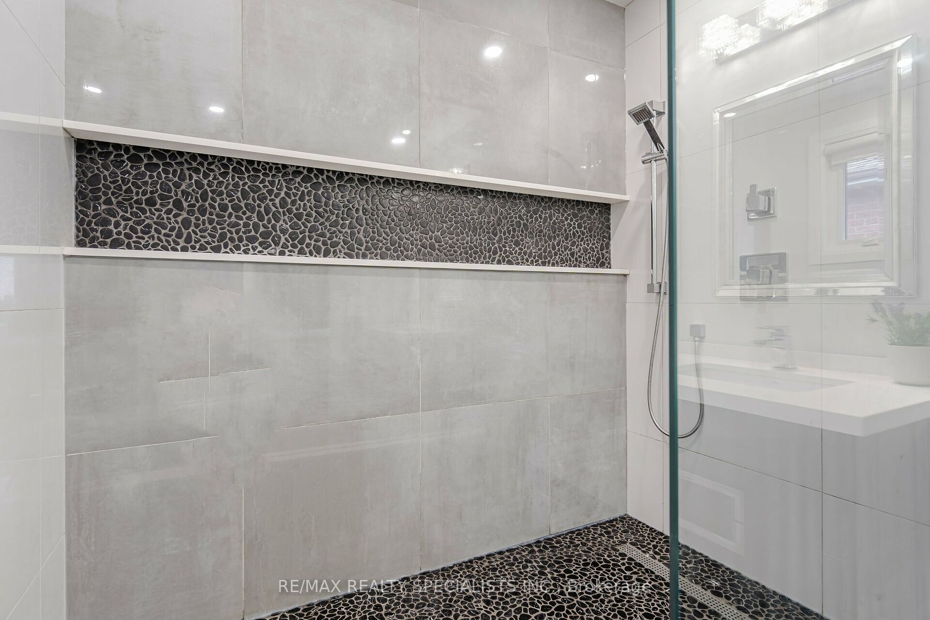 111 Forest Dr Property Photo 14