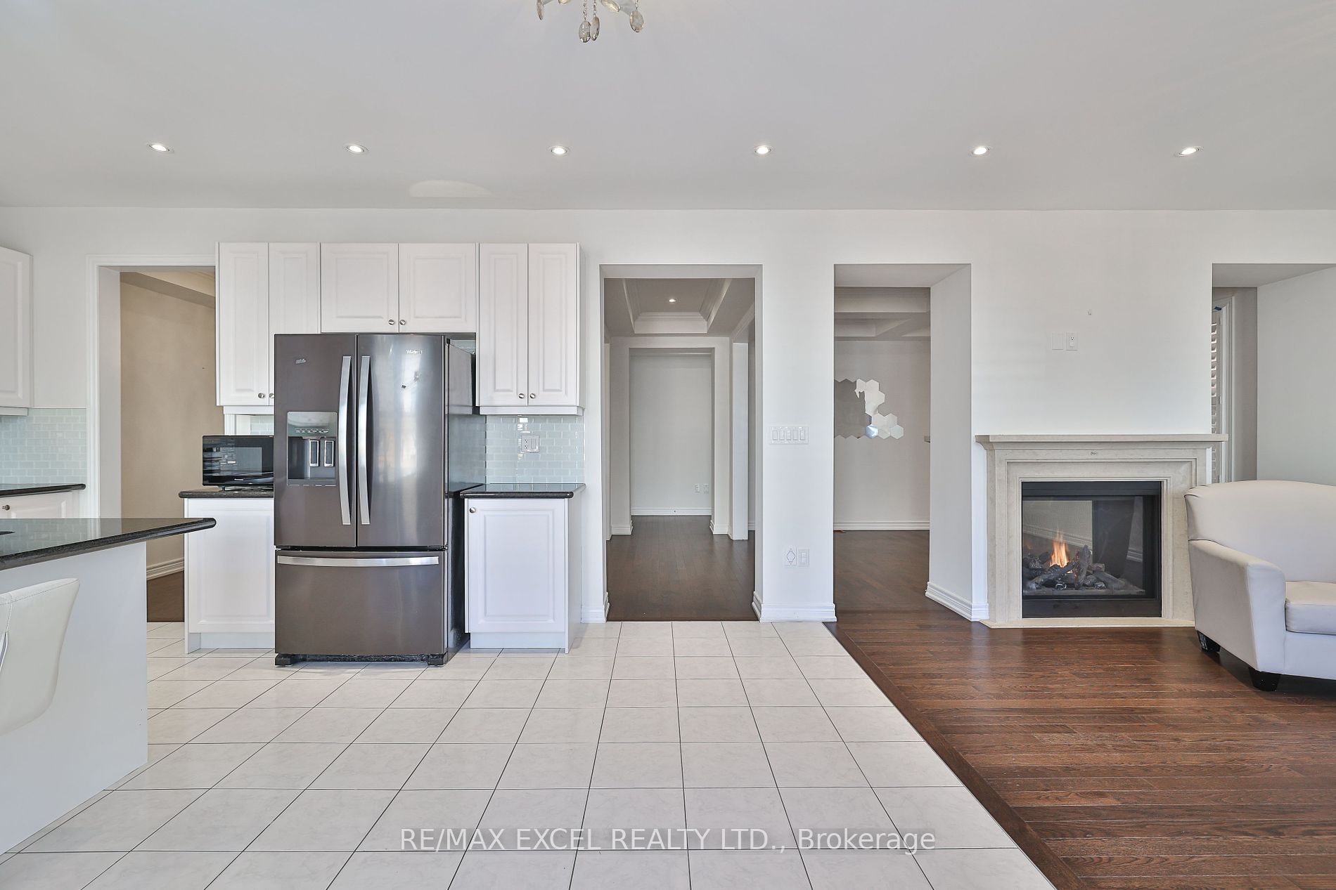 463 Mactier Dr Property Photo 4