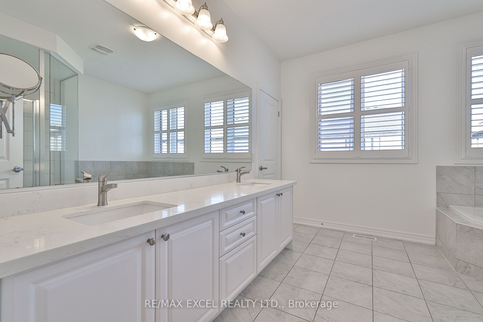 463 Mactier Dr Property Photo 11