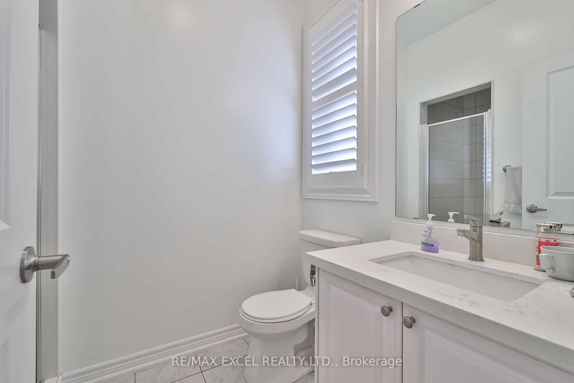 463 Mactier Dr Property Photo 16
