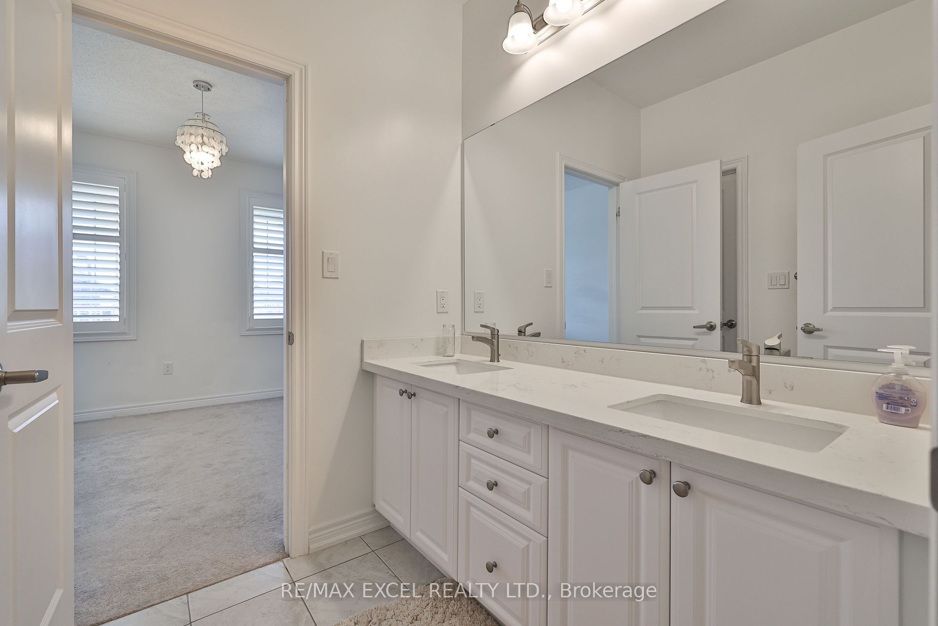 463 Mactier Dr Property Photo 17