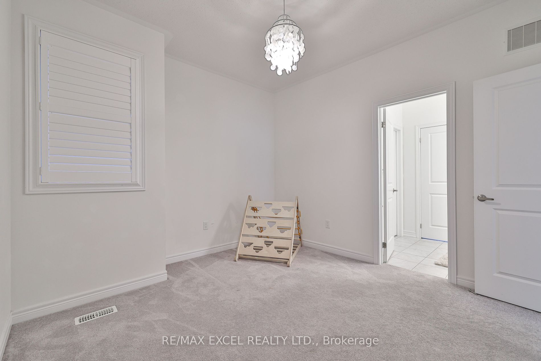463 Mactier Dr Property Photo 22