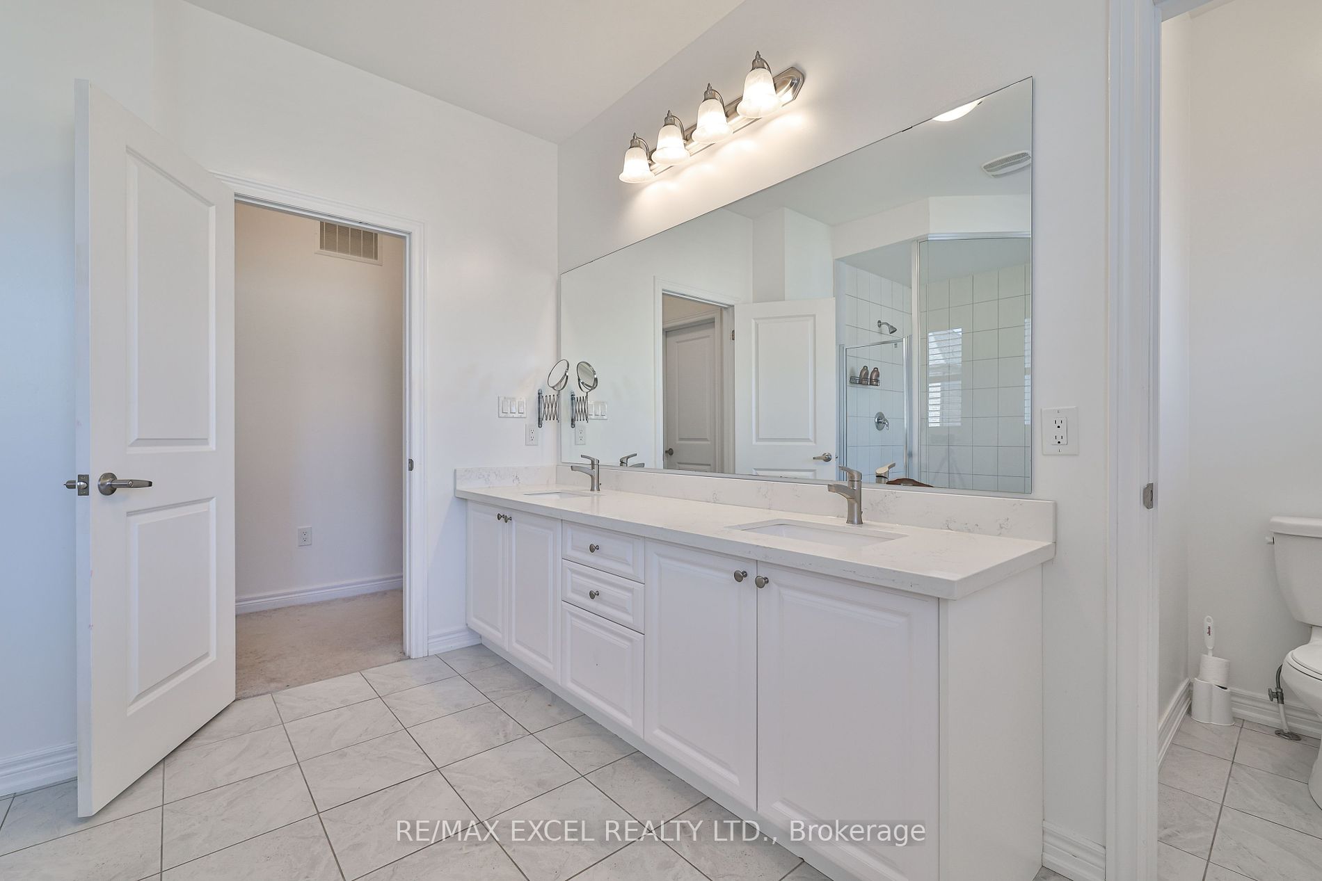 463 Mactier Dr Property Photo 25