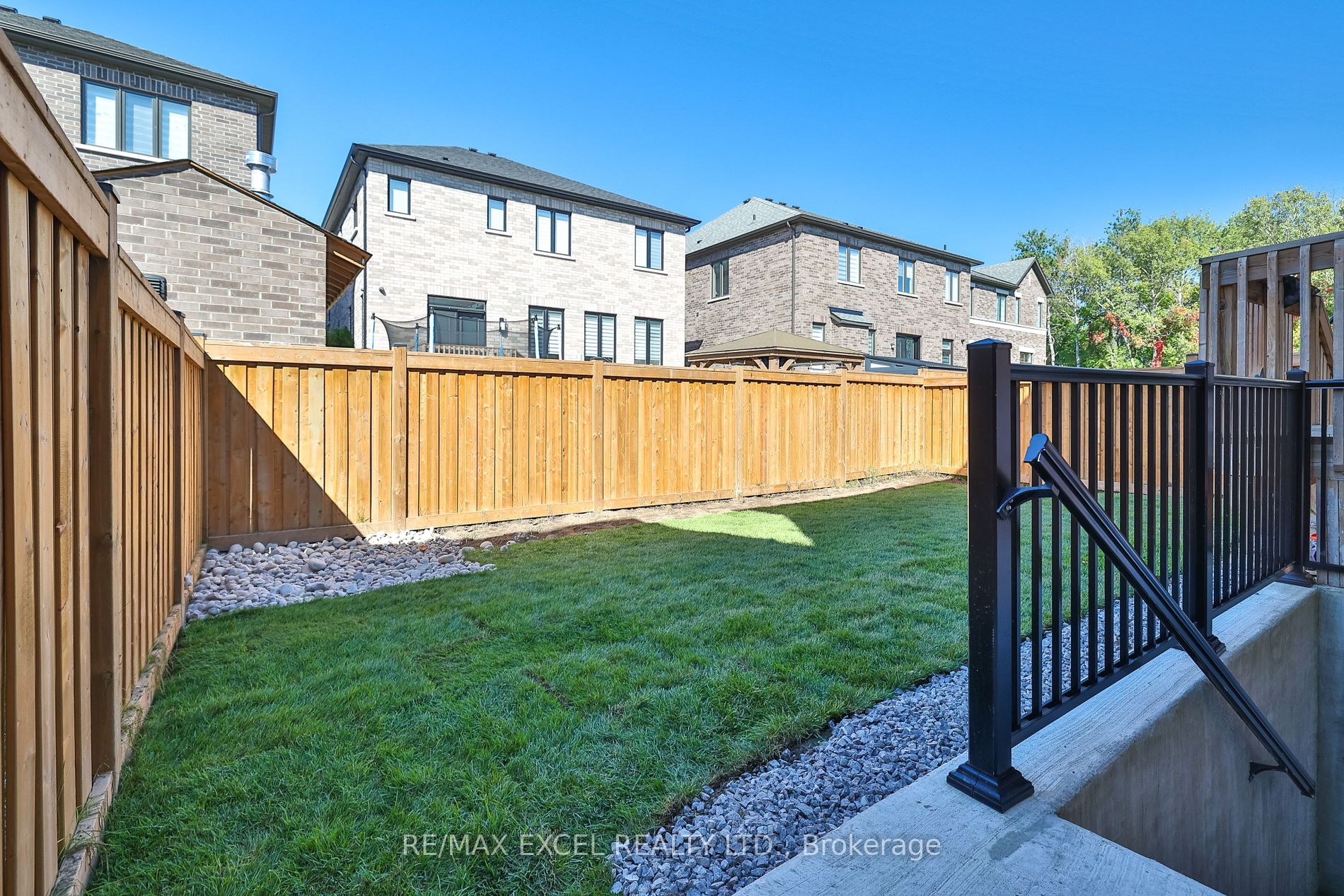 463 Mactier Dr Property Photo 31