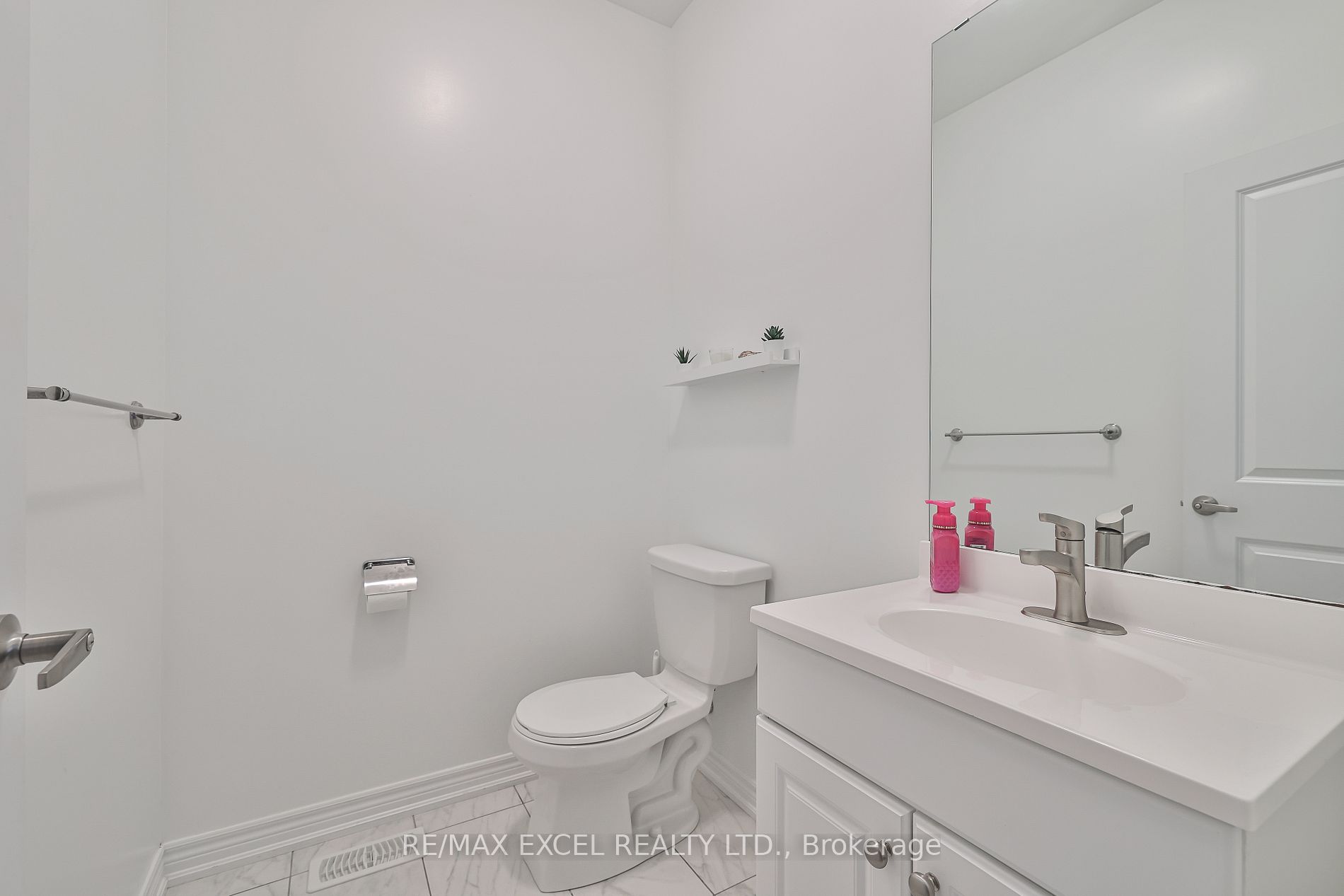 463 Mactier Dr Property Photo 36