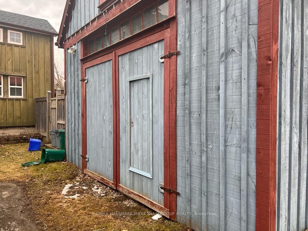 61 Wellington St E Property Photo 4