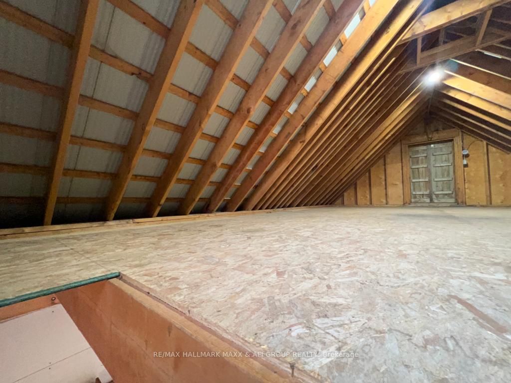 61 Wellington St E Property Photo 10