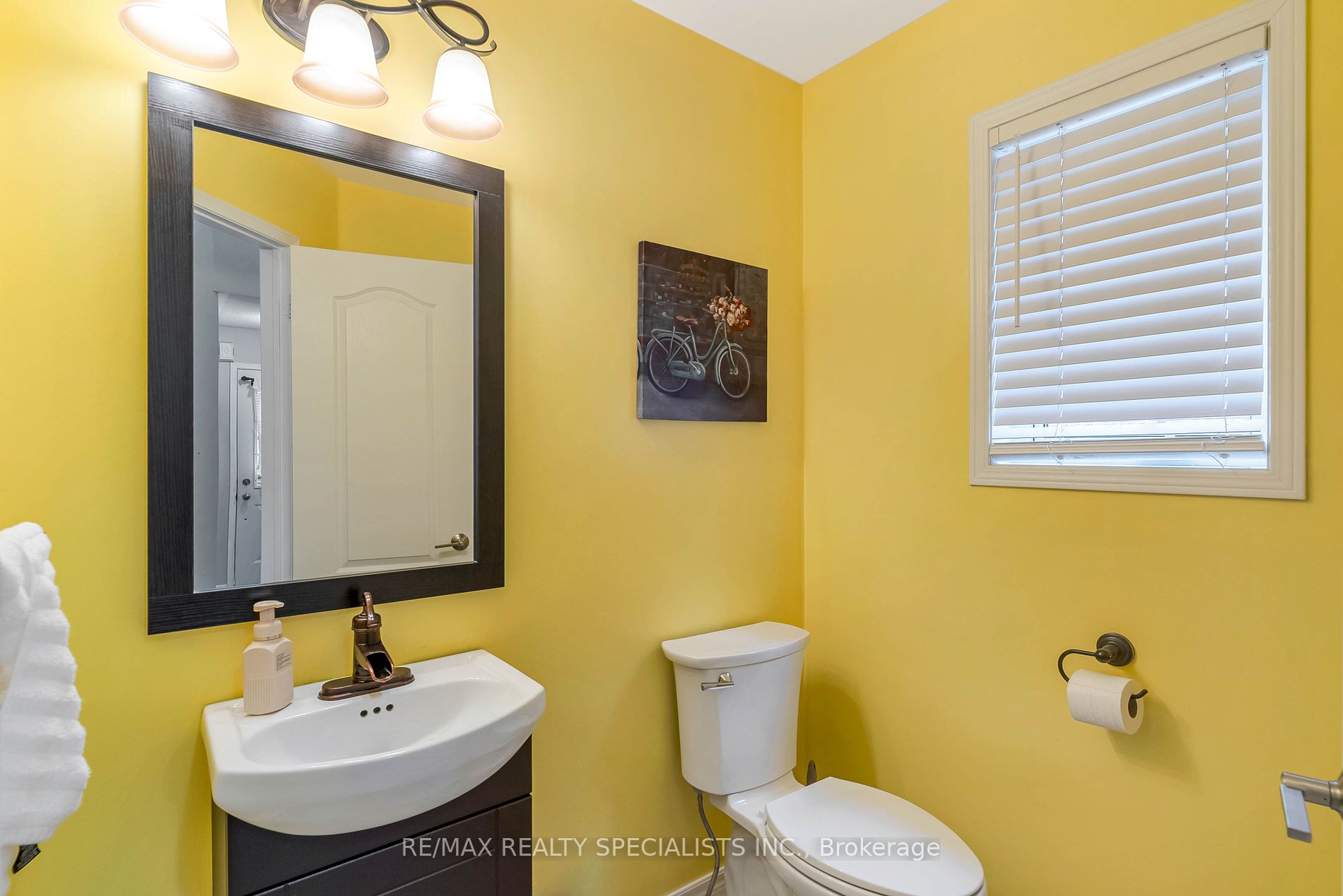 146 8th Ave Property Photo 5