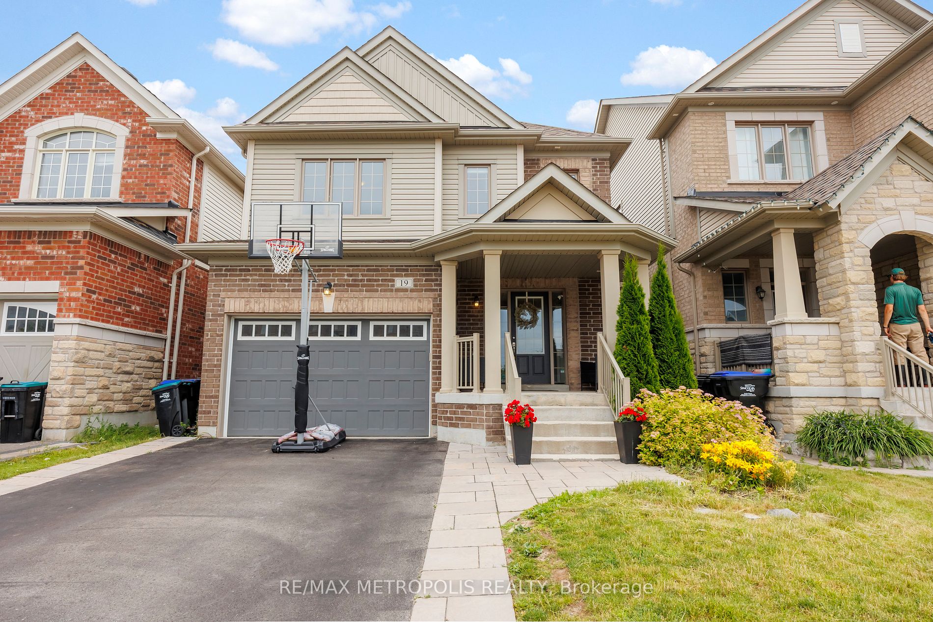 19 Hoard Ave N Property Photo