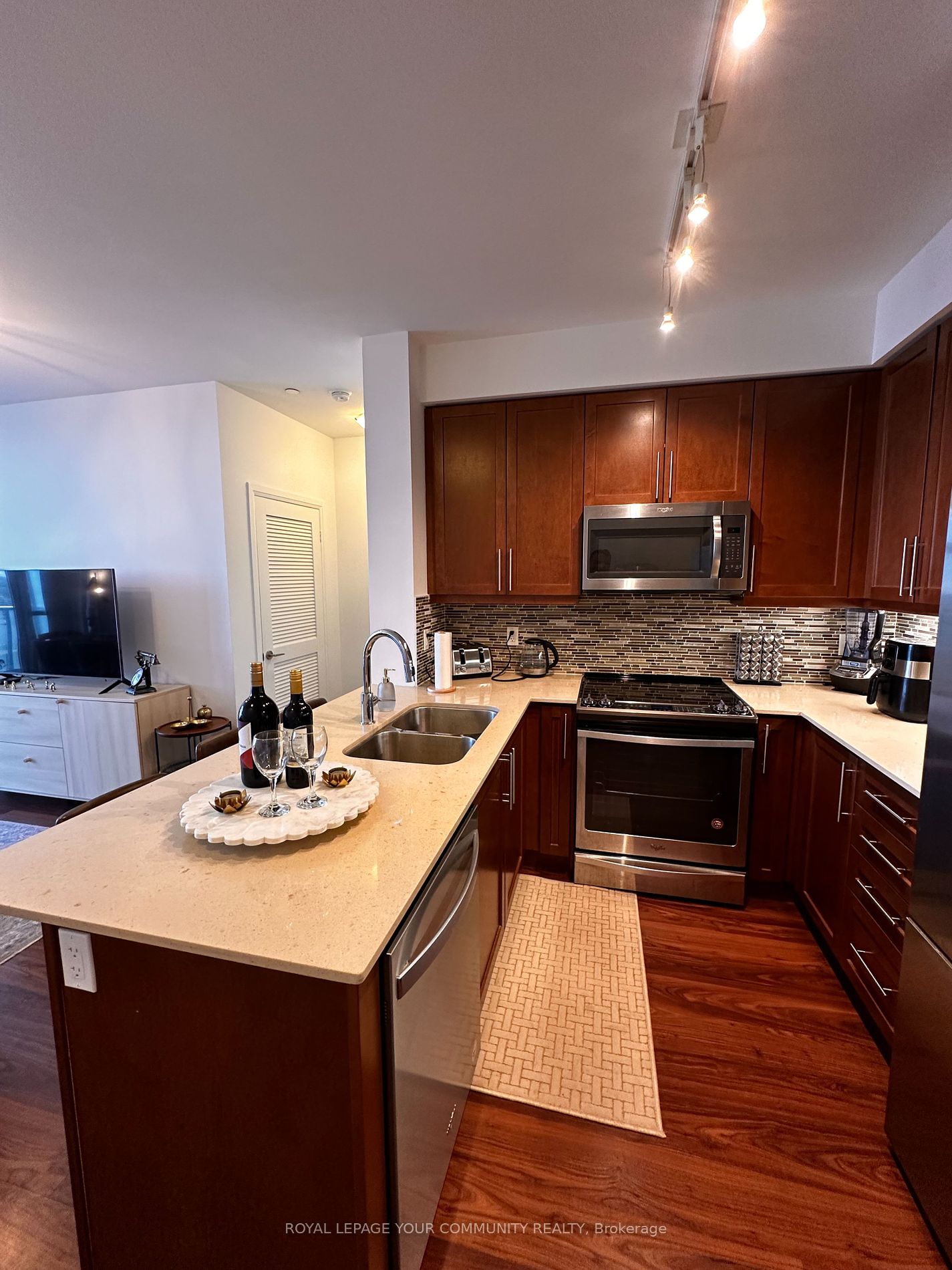 65 Oneida Cres 8 Property Photo 2