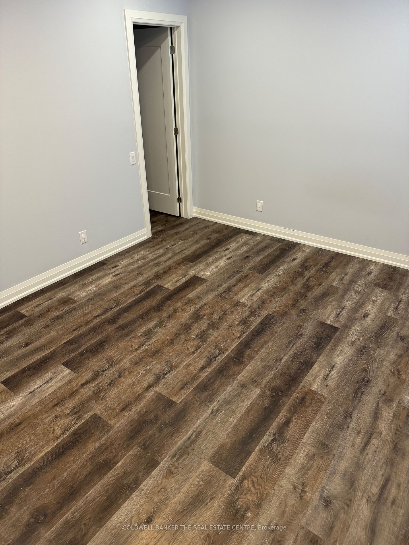 15410 Jane St N Property Photo 2