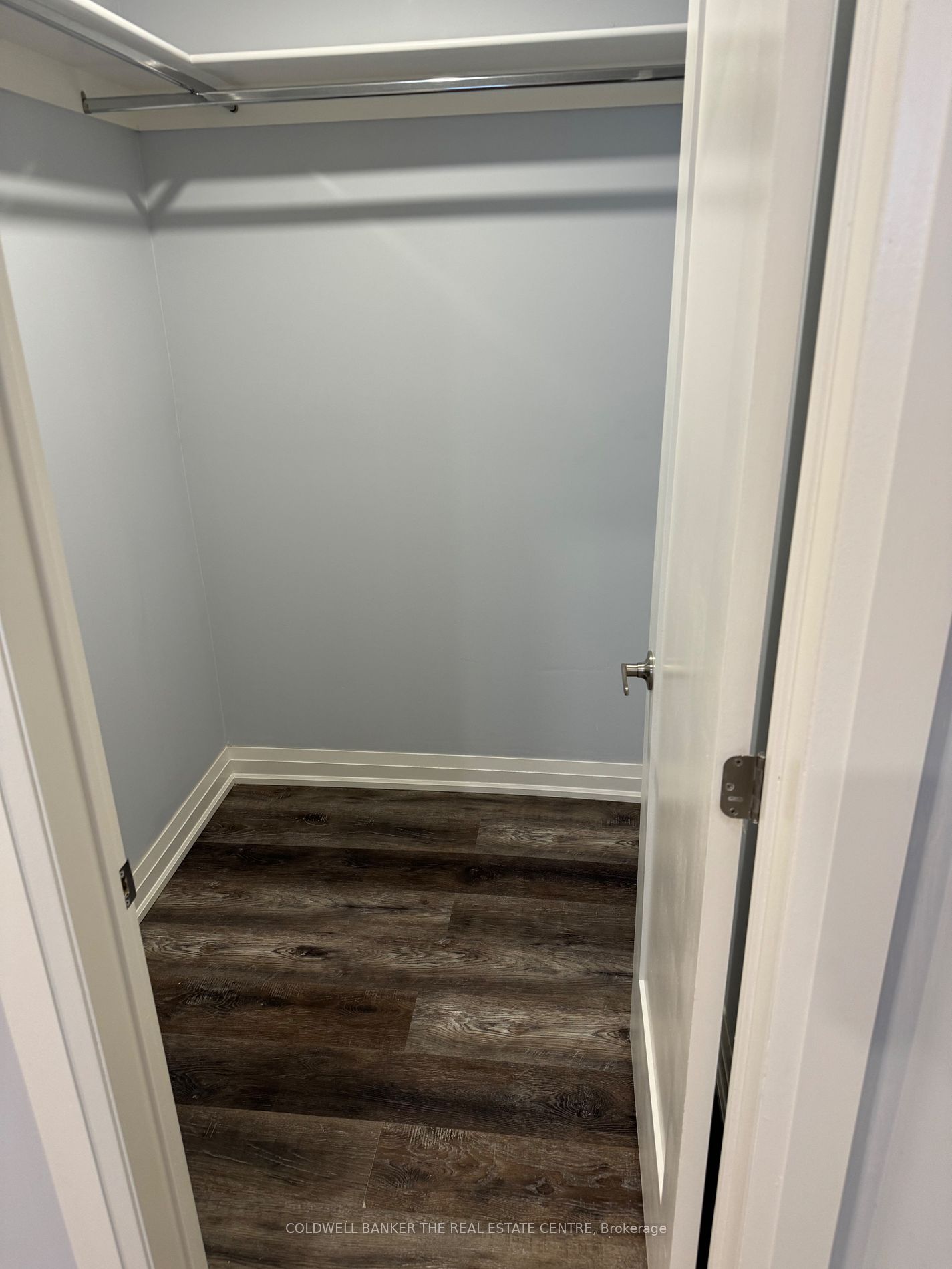 15410 Jane St N Property Photo 3