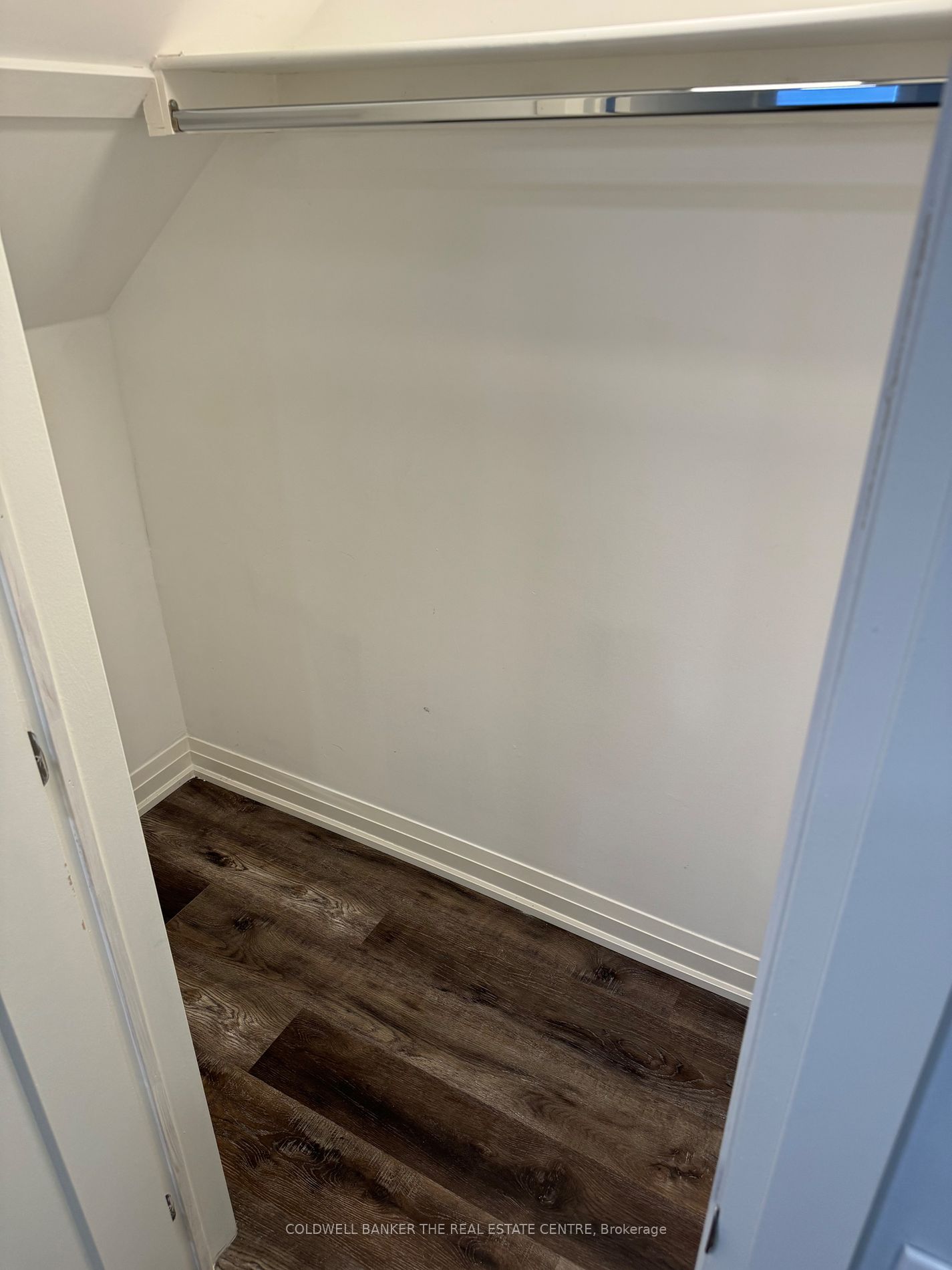 15410 Jane St N Property Photo 8