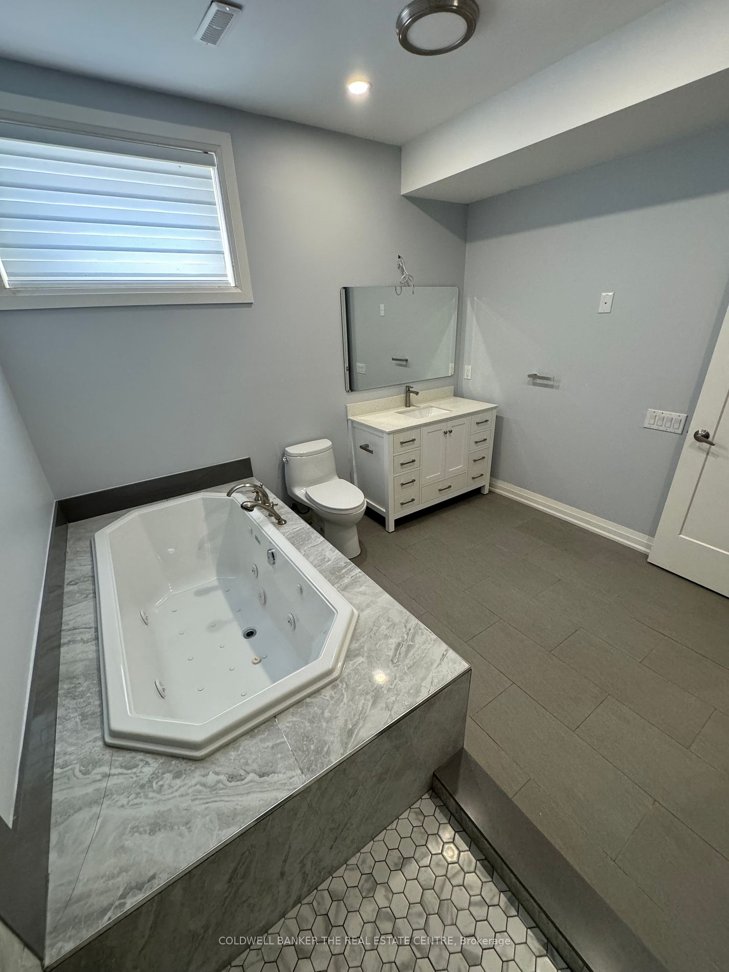 15410 Jane St N Property Photo 16