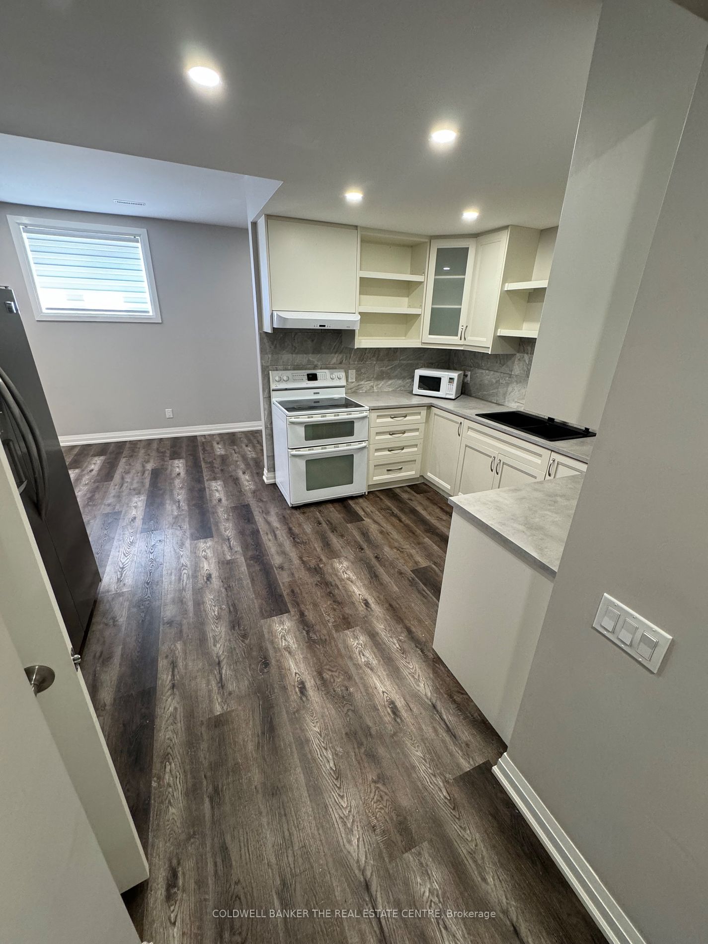 15410 Jane St N Property Photo 17