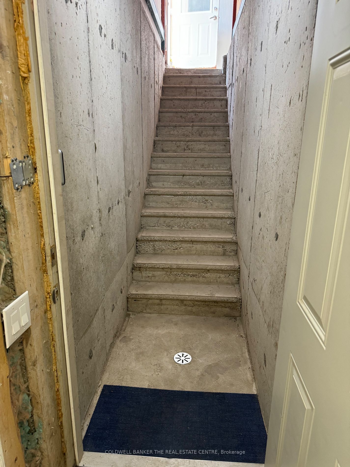 15410 Jane St N Property Photo 23