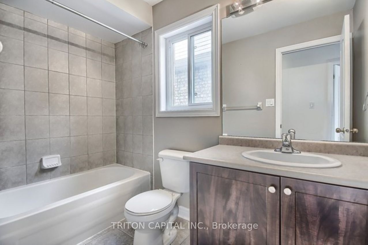 38 Four Seasons Cres Property Photo 6